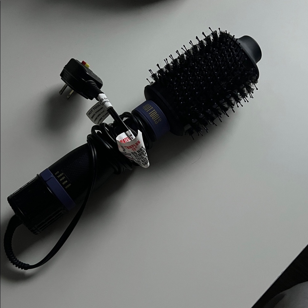 Hot Tools  Black and Blue Hair Dryer Brush